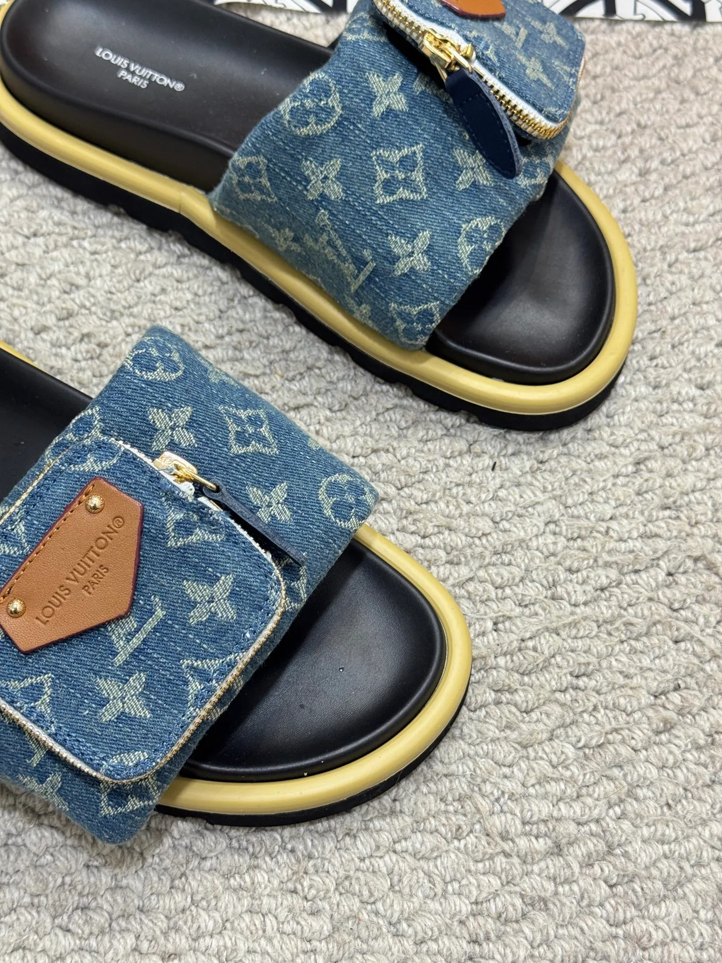 Men's shoes 💰400 [New style] 🦇🦇Top original order [Louis Vuitton] Couple style 👫Spring and summer style🎯🎯As an active family in the fashion industry ⭐ Lv is characterized by bold innovation ⚡Fabric down cloth🔥 Combined outsole, clean and tidy ⚡Fashionable and generous🌹Multiple colors available..Size: 36-44 (45 customized